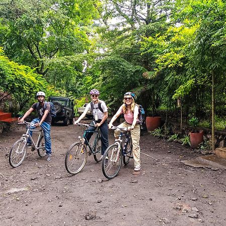 Shamba Hostel Usa River エクステリア 写真