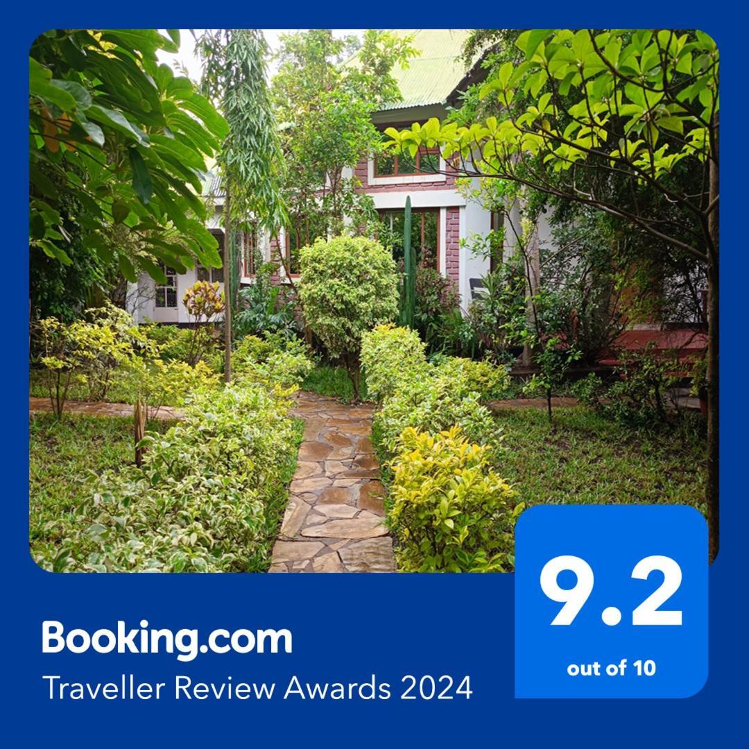 Shamba Hostel Usa River エクステリア 写真