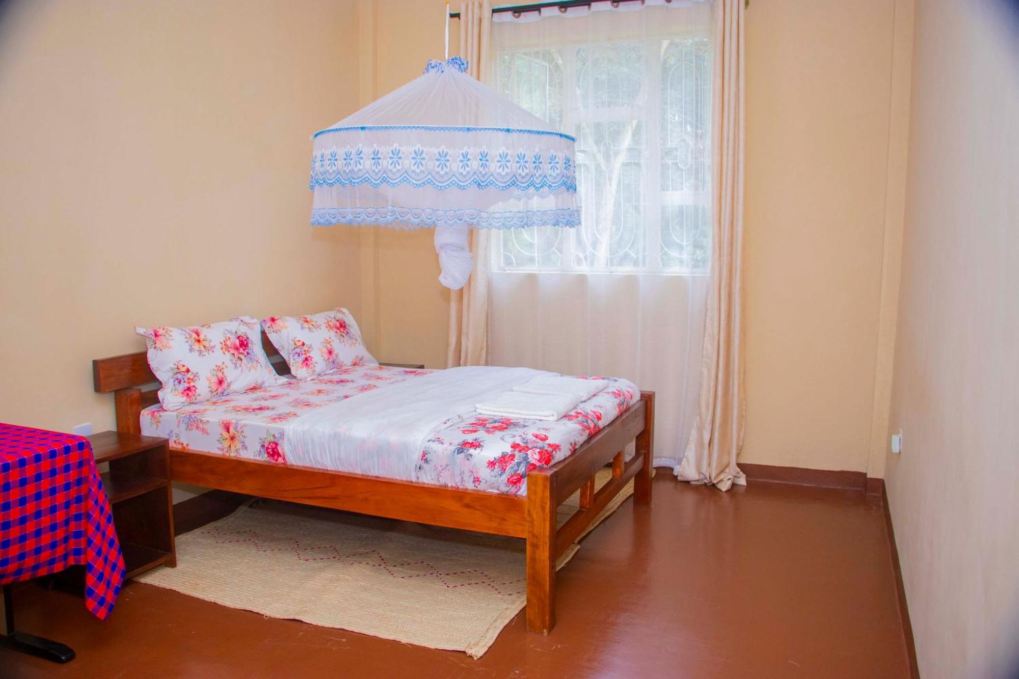 Shamba Hostel Usa River エクステリア 写真