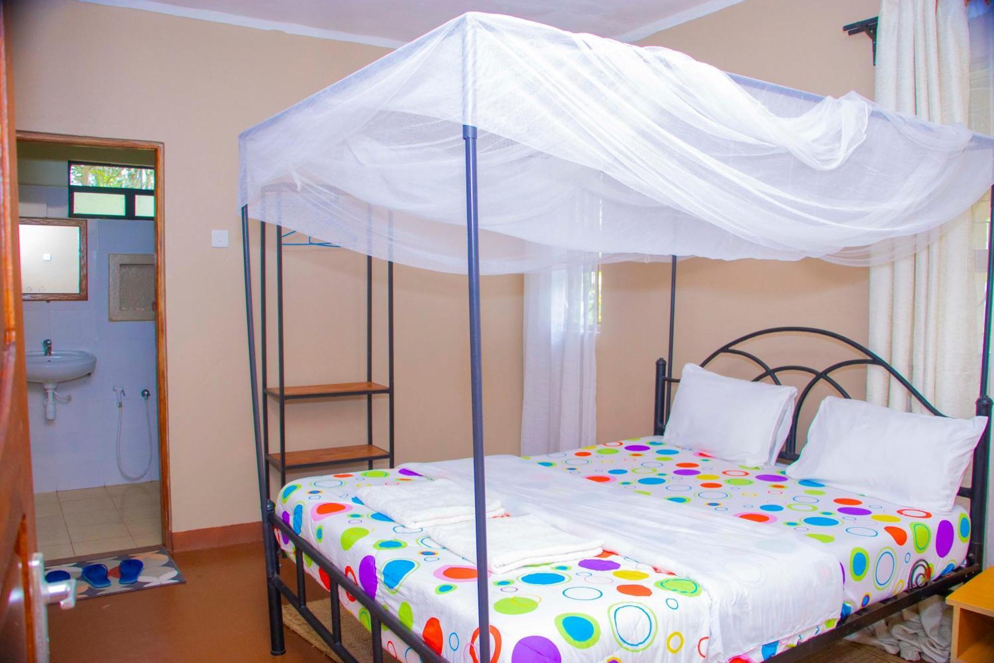 Shamba Hostel Usa River エクステリア 写真
