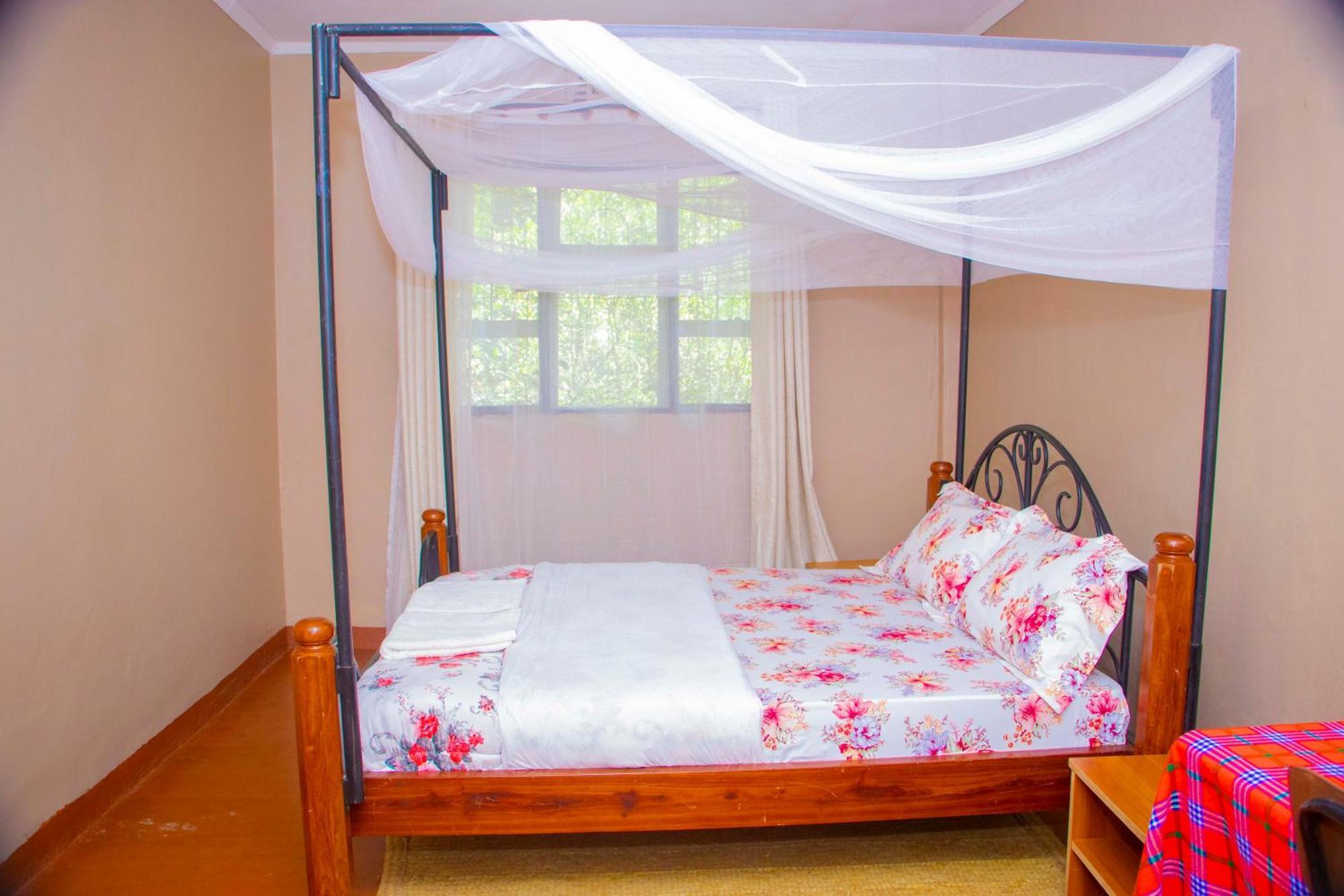 Shamba Hostel Usa River エクステリア 写真